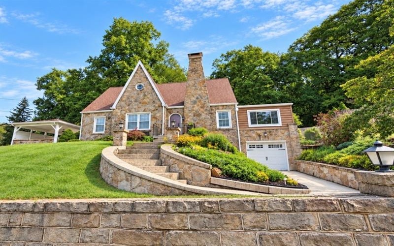 1025 Isabella Rd, Connellsville, 15425, 4 Bedroom Bedrooms, 10 Room Rooms,2 BathroomBathrooms,Residential,For Sale,Isabella Rd,1773260