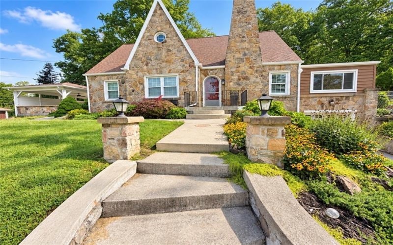 1025 Isabella Rd, Connellsville, 15425, 4 Bedroom Bedrooms, 10 Room Rooms,2 BathroomBathrooms,Residential,For Sale,Isabella Rd,1773260