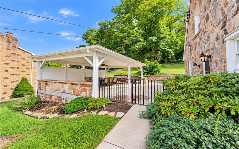 1025 Isabella Rd, Connellsville, 15425, 4 Bedroom Bedrooms, 10 Room Rooms,2 BathroomBathrooms,Residential,For Sale,Isabella Rd,1773260
