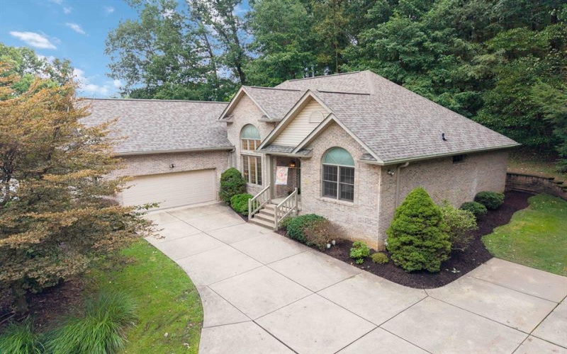 41 Brookdale Drive, Greensburg, 15601, 3 Bedroom Bedrooms, 7 Room Rooms,2 BathroomBathrooms,Residential,For Sale,Brookdale Drive,1773309