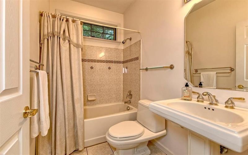 41 Brookdale Drive, Greensburg, 15601, 3 Bedroom Bedrooms, 7 Room Rooms,2 BathroomBathrooms,Residential,For Sale,Brookdale Drive,1773309
