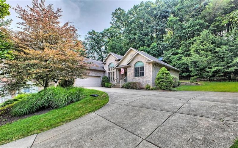 41 Brookdale Drive, Greensburg, 15601, 3 Bedroom Bedrooms, 7 Room Rooms,2 BathroomBathrooms,Residential,For Sale,Brookdale Drive,1773309