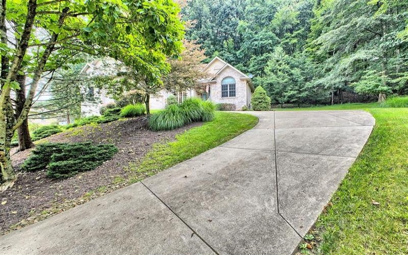 41 Brookdale Drive, Greensburg, 15601, 3 Bedroom Bedrooms, 7 Room Rooms,2 BathroomBathrooms,Residential,For Sale,Brookdale Drive,1773309
