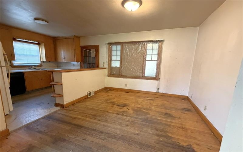 1047 Main Street, Somerset, 15501, 3 Bedroom Bedrooms, 7 Room Rooms,2 BathroomBathrooms,Residential,For Sale,Main Street,1773319