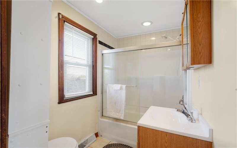 275 Hallam Rd, Washington, 15301, 3 Bedroom Bedrooms, ,1 BathroomBathrooms,Residential,For Sale,Hallam Rd,1730599