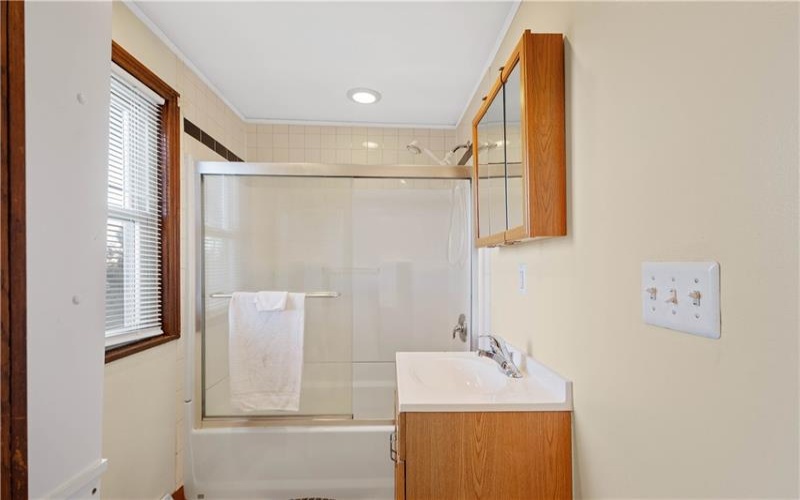275 Hallam Rd, Washington, 15301, 3 Bedroom Bedrooms, ,1 BathroomBathrooms,Residential,For Sale,Hallam Rd,1730599