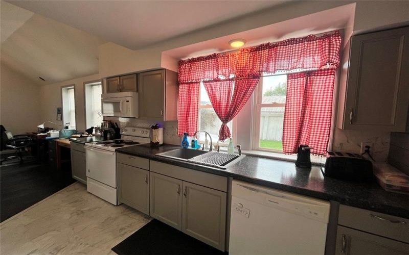 154 1/2 W Greene Street, Waynesburg, 15370, 2 Bedroom Bedrooms, 6 Room Rooms,1.1 BathroomBathrooms,Residential,For Sale,W Greene Street,1770565