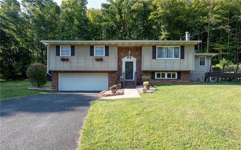 429 Four Mile Run Rd, Latrobe, 15650, 4 Bedroom Bedrooms, ,2 BathroomBathrooms,Residential,For Sale,Four Mile Run Rd,1772954