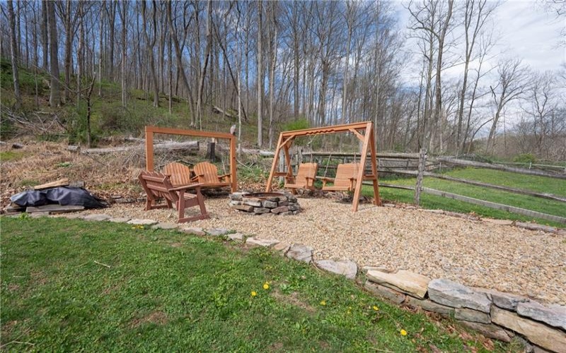 429 Four Mile Run Rd, Latrobe, 15650, 4 Bedroom Bedrooms, ,2 BathroomBathrooms,Residential,For Sale,Four Mile Run Rd,1772954
