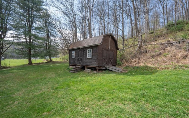 429 Four Mile Run Rd, Latrobe, 15650, 4 Bedroom Bedrooms, ,2 BathroomBathrooms,Residential,For Sale,Four Mile Run Rd,1772954