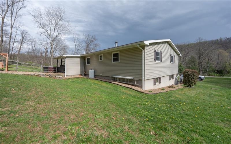 429 Four Mile Run Rd, Latrobe, 15650, 4 Bedroom Bedrooms, ,2 BathroomBathrooms,Residential,For Sale,Four Mile Run Rd,1772954