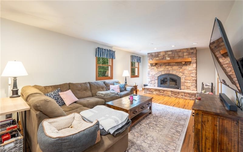 121 Johnson Rd, Greensburg, 15601, 6 Bedroom Bedrooms, ,5 BathroomBathrooms,Residential,For Sale,Johnson Rd,1773296