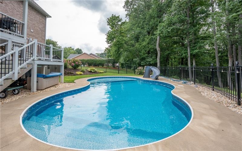 121 Johnson Rd, Greensburg, 15601, 6 Bedroom Bedrooms, ,5 BathroomBathrooms,Residential,For Sale,Johnson Rd,1773296