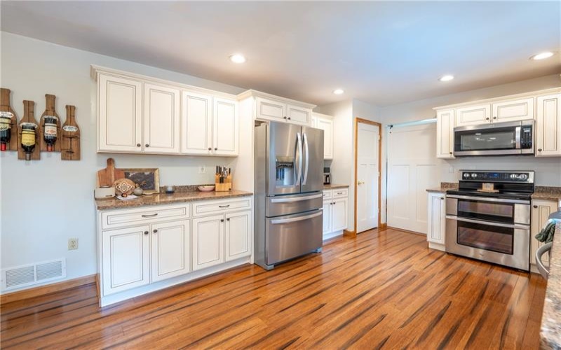 121 Johnson Rd, Greensburg, 15601, 6 Bedroom Bedrooms, ,5 BathroomBathrooms,Residential,For Sale,Johnson Rd,1773296