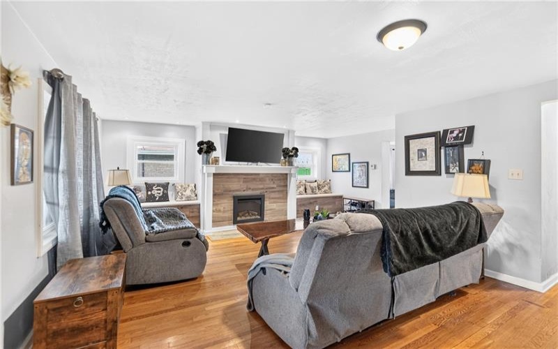1293 Rostraver Road, Rostraver Township, 15012, 4 Bedroom Bedrooms, 10 Room Rooms,3.1 BathroomBathrooms,Residential,For Sale,Rostraver Road,1773312