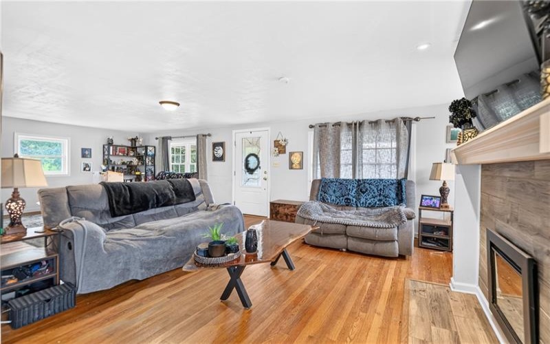 1293 Rostraver Road, Rostraver Township, 15012, 4 Bedroom Bedrooms, 10 Room Rooms,3.1 BathroomBathrooms,Residential,For Sale,Rostraver Road,1773312