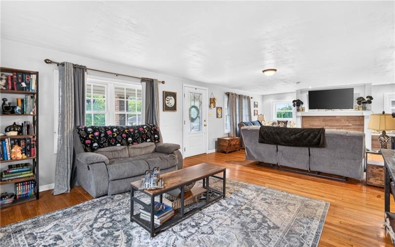 1293 Rostraver Road, Rostraver Township, 15012, 4 Bedroom Bedrooms, 10 Room Rooms,3.1 BathroomBathrooms,Residential,For Sale,Rostraver Road,1773312