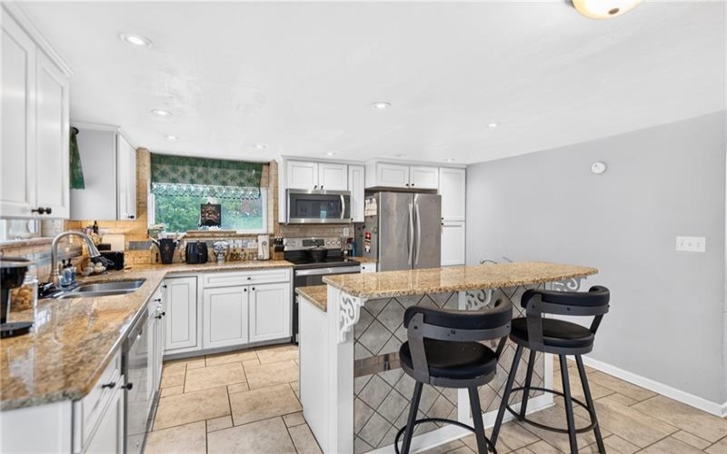 1293 Rostraver Road, Rostraver Township, 15012, 4 Bedroom Bedrooms, 10 Room Rooms,3.1 BathroomBathrooms,Residential,For Sale,Rostraver Road,1773312
