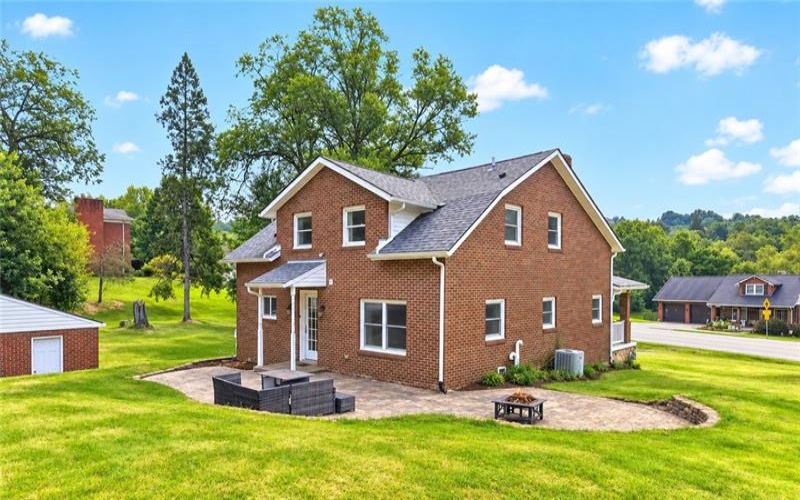 1293 Rostraver Road, Rostraver Township, 15012, 4 Bedroom Bedrooms, 10 Room Rooms,3.1 BathroomBathrooms,Residential,For Sale,Rostraver Road,1773312