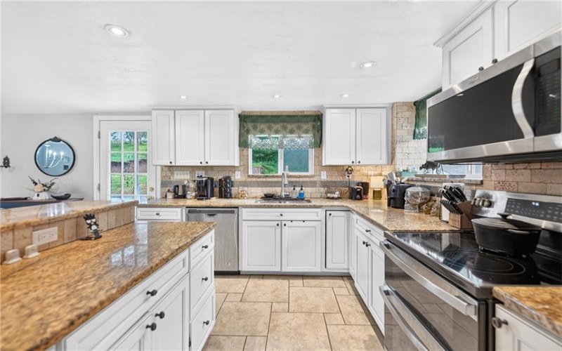 1293 Rostraver Road, Rostraver Township, 15012, 4 Bedroom Bedrooms, 10 Room Rooms,3.1 BathroomBathrooms,Residential,For Sale,Rostraver Road,1773312