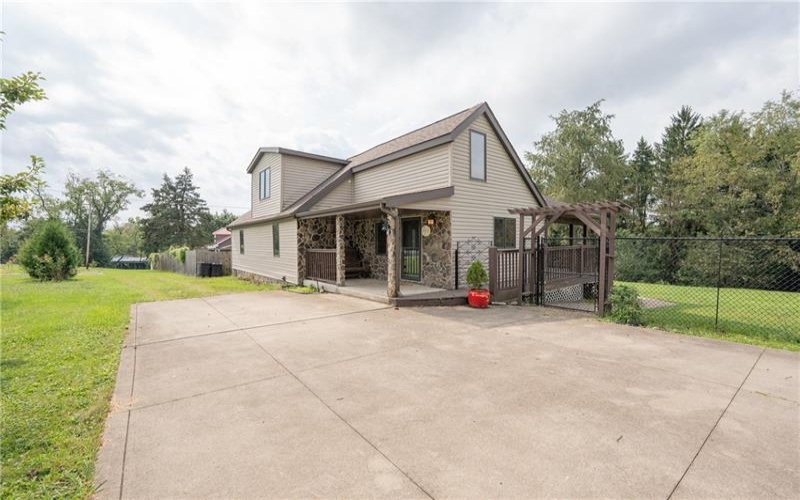 426 Dick Station Rd, Irwin, 15642, 2 Bedroom Bedrooms, ,2.1 BathroomBathrooms,Residential,For Sale,Dick Station Rd,1773320