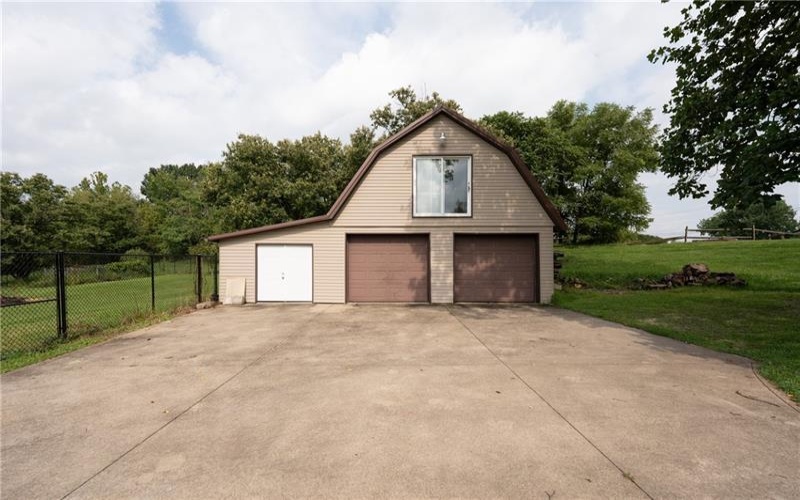 426 Dick Station Rd, Irwin, 15642, 2 Bedroom Bedrooms, ,2.1 BathroomBathrooms,Residential,For Sale,Dick Station Rd,1773320