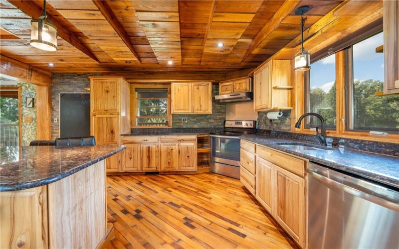426 Dick Station Rd, Irwin, 15642, 2 Bedroom Bedrooms, ,2.1 BathroomBathrooms,Residential,For Sale,Dick Station Rd,1773320