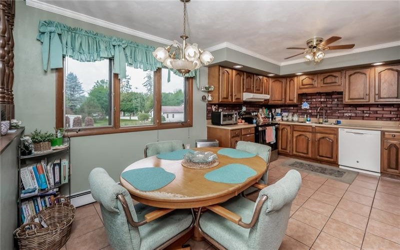 105 Laurlis Lane, Johnstown, 15904, 3 Bedroom Bedrooms, 9 Room Rooms,2.1 BathroomBathrooms,Residential,For Sale,Laurlis Lane,1773467