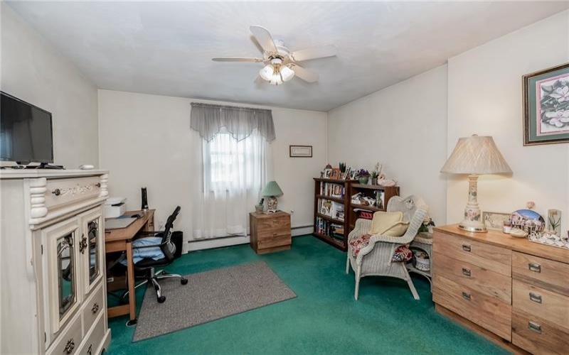 105 Laurlis Lane, Johnstown, 15904, 3 Bedroom Bedrooms, 9 Room Rooms,2.1 BathroomBathrooms,Residential,For Sale,Laurlis Lane,1773467