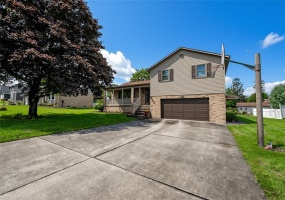105 Laurlis Lane, Johnstown, 15904, 3 Bedroom Bedrooms, 9 Room Rooms,2.1 BathroomBathrooms,Residential,For Sale,Laurlis Lane,1773467