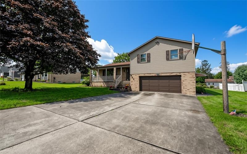 105 Laurlis Lane, Johnstown, 15904, 3 Bedroom Bedrooms, 9 Room Rooms,2.1 BathroomBathrooms,Residential,For Sale,Laurlis Lane,1773467