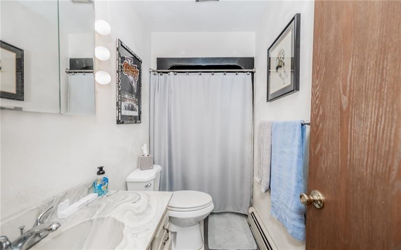 105 Laurlis Lane, Johnstown, 15904, 3 Bedroom Bedrooms, 9 Room Rooms,2.1 BathroomBathrooms,Residential,For Sale,Laurlis Lane,1773467