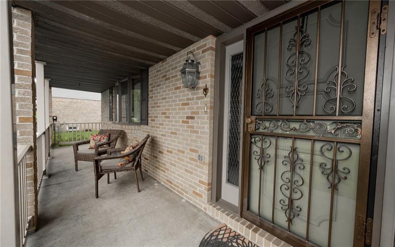 105 Laurlis Lane, Johnstown, 15904, 3 Bedroom Bedrooms, 9 Room Rooms,2.1 BathroomBathrooms,Residential,For Sale,Laurlis Lane,1773467