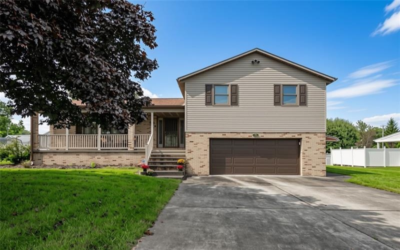 105 Laurlis Lane, Johnstown, 15904, 3 Bedroom Bedrooms, 9 Room Rooms,2.1 BathroomBathrooms,Residential,For Sale,Laurlis Lane,1773467