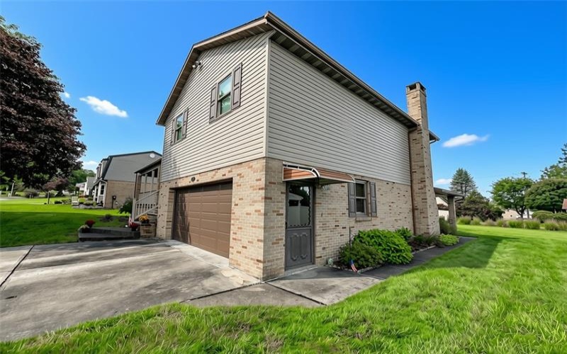 105 Laurlis Lane, Johnstown, 15904, 3 Bedroom Bedrooms, 9 Room Rooms,2.1 BathroomBathrooms,Residential,For Sale,Laurlis Lane,1773467