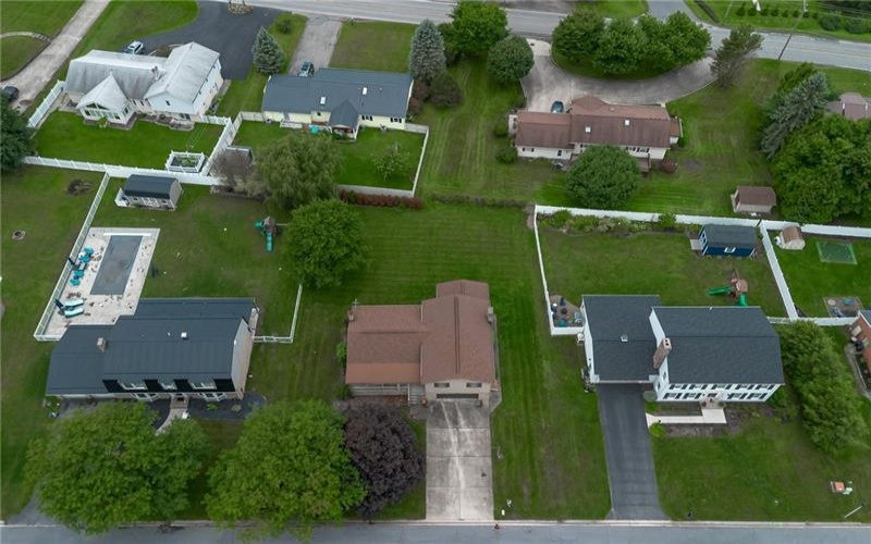 105 Laurlis Lane, Johnstown, 15904, 3 Bedroom Bedrooms, 9 Room Rooms,2.1 BathroomBathrooms,Residential,For Sale,Laurlis Lane,1773467