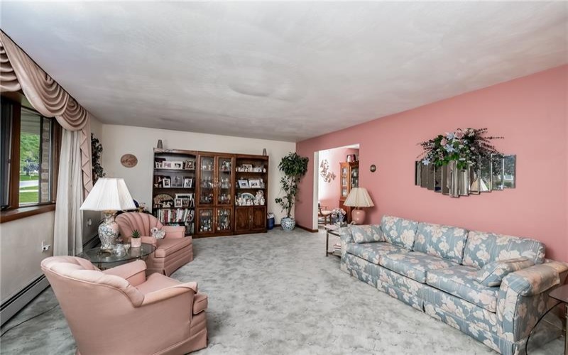105 Laurlis Lane, Johnstown, 15904, 3 Bedroom Bedrooms, 9 Room Rooms,2.1 BathroomBathrooms,Residential,For Sale,Laurlis Lane,1773467