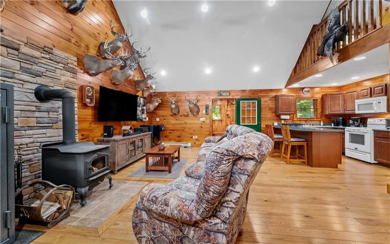 121 Apple St, Normalville, 15469, 2 Bedroom Bedrooms, 5 Room Rooms,1 BathroomBathrooms,Residential,For Sale,Apple St,1773471