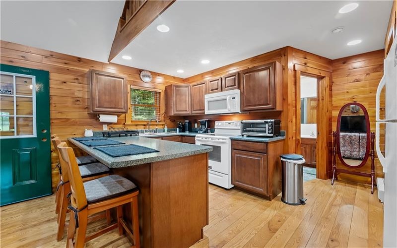 121 Apple St, Normalville, 15469, 2 Bedroom Bedrooms, 5 Room Rooms,1 BathroomBathrooms,Residential,For Sale,Apple St,1773471