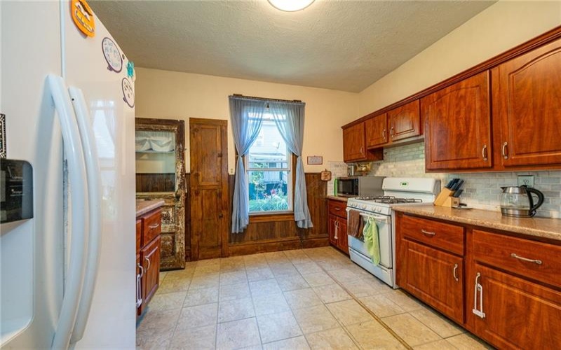 94 Center Ave, Burgettstown, 15021, 5 Bedroom Bedrooms, 9 Room Rooms,1 BathroomBathrooms,Residential,For Sale,Center Ave,1773494