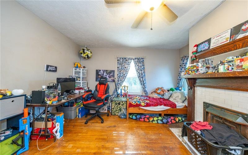94 Center Ave, Burgettstown, 15021, 5 Bedroom Bedrooms, 9 Room Rooms,1 BathroomBathrooms,Residential,For Sale,Center Ave,1773494