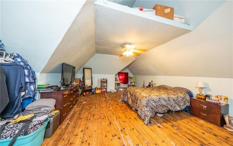 94 Center Ave, Burgettstown, 15021, 5 Bedroom Bedrooms, 9 Room Rooms,1 BathroomBathrooms,Residential,For Sale,Center Ave,1773494