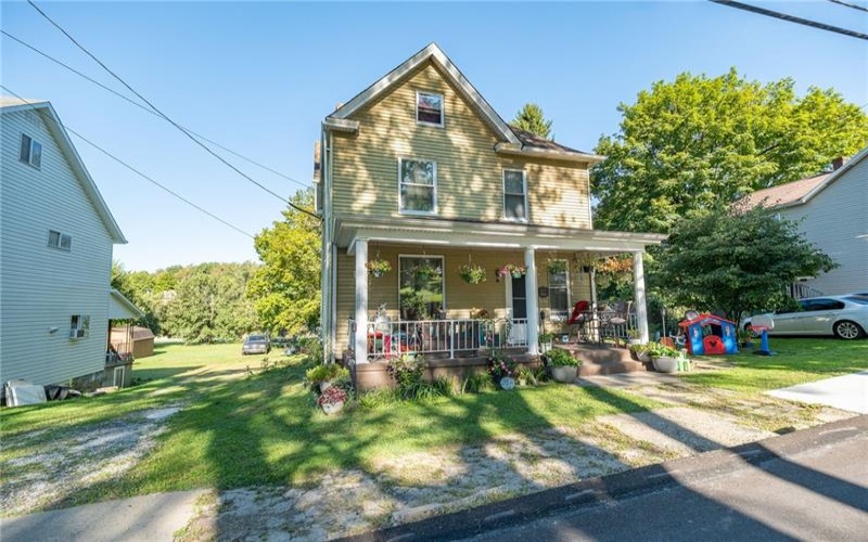 94 Center Ave, Burgettstown, 15021, 5 Bedroom Bedrooms, 9 Room Rooms,1 BathroomBathrooms,Residential,For Sale,Center Ave,1773494