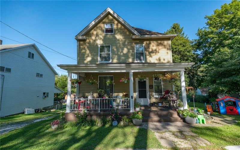 94 Center Ave, Burgettstown, 15021, 5 Bedroom Bedrooms, 9 Room Rooms,1 BathroomBathrooms,Residential,For Sale,Center Ave,1773494