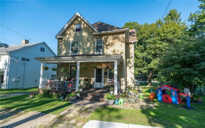 94 Center Ave, Burgettstown, 15021, 5 Bedroom Bedrooms, 9 Room Rooms,1 BathroomBathrooms,Residential,For Sale,Center Ave,1773494