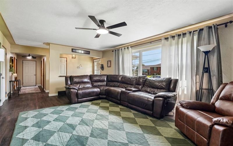 228 Walnut STREET, Houston, 15342, 3 Bedroom Bedrooms, 7 Room Rooms,2 BathroomBathrooms,Residential,For Sale,Walnut,1773543