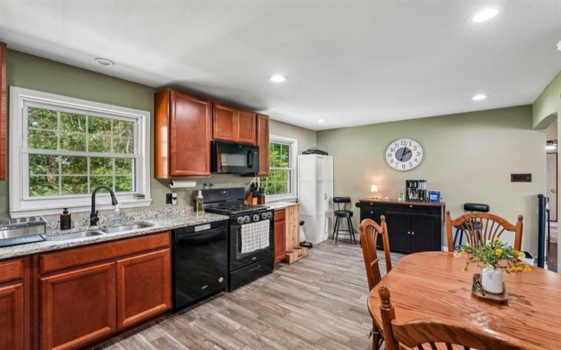 228 Walnut STREET, Houston, 15342, 3 Bedroom Bedrooms, 7 Room Rooms,2 BathroomBathrooms,Residential,For Sale,Walnut,1773543
