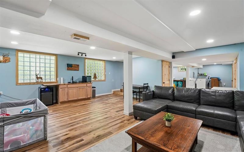 228 Walnut STREET, Houston, 15342, 3 Bedroom Bedrooms, 7 Room Rooms,2 BathroomBathrooms,Residential,For Sale,Walnut,1773543