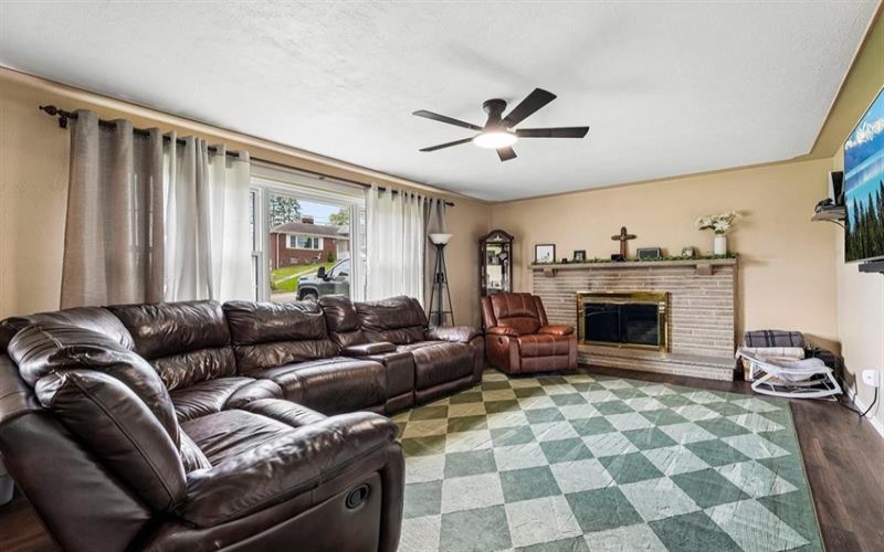 228 Walnut STREET, Houston, 15342, 3 Bedroom Bedrooms, 7 Room Rooms,2 BathroomBathrooms,Residential,For Sale,Walnut,1773543