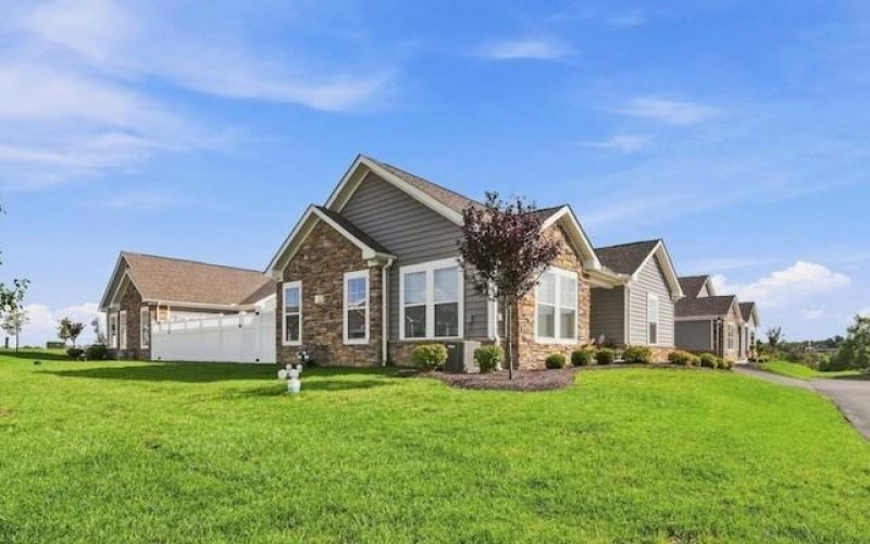 125 Village LANE, Finleyville, 15332, 2 Bedroom Bedrooms, 7 Room Rooms,2 BathroomBathrooms,Residential,For Sale,Village,1773572